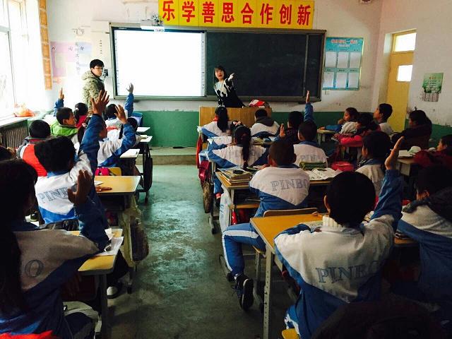 同学们踊跃发言.JPG 同学们踊跃发言.JPG